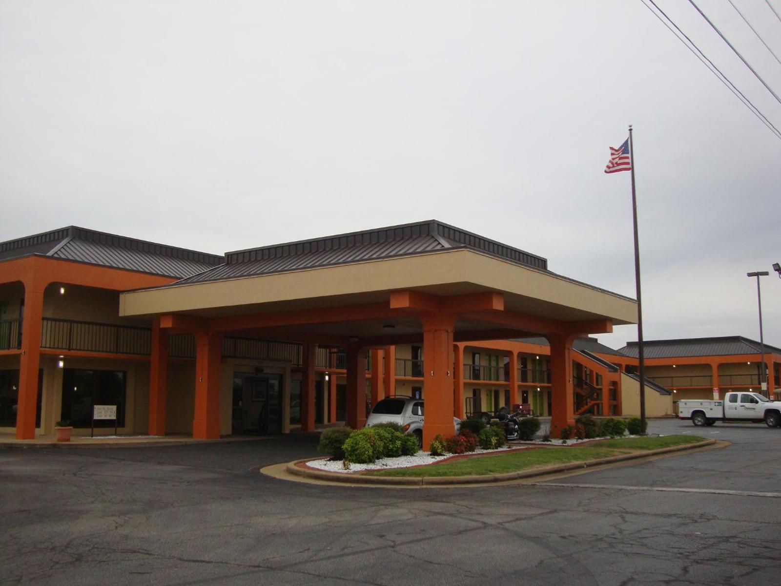 Econo Lodge Inn & Suites Jackson