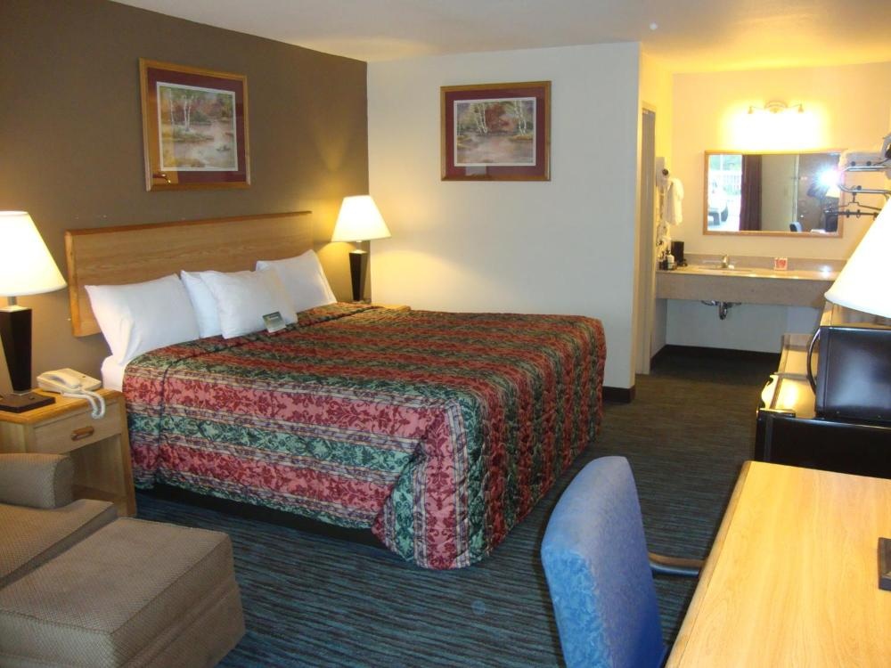 Econo Lodge Inn & Suites Jackson